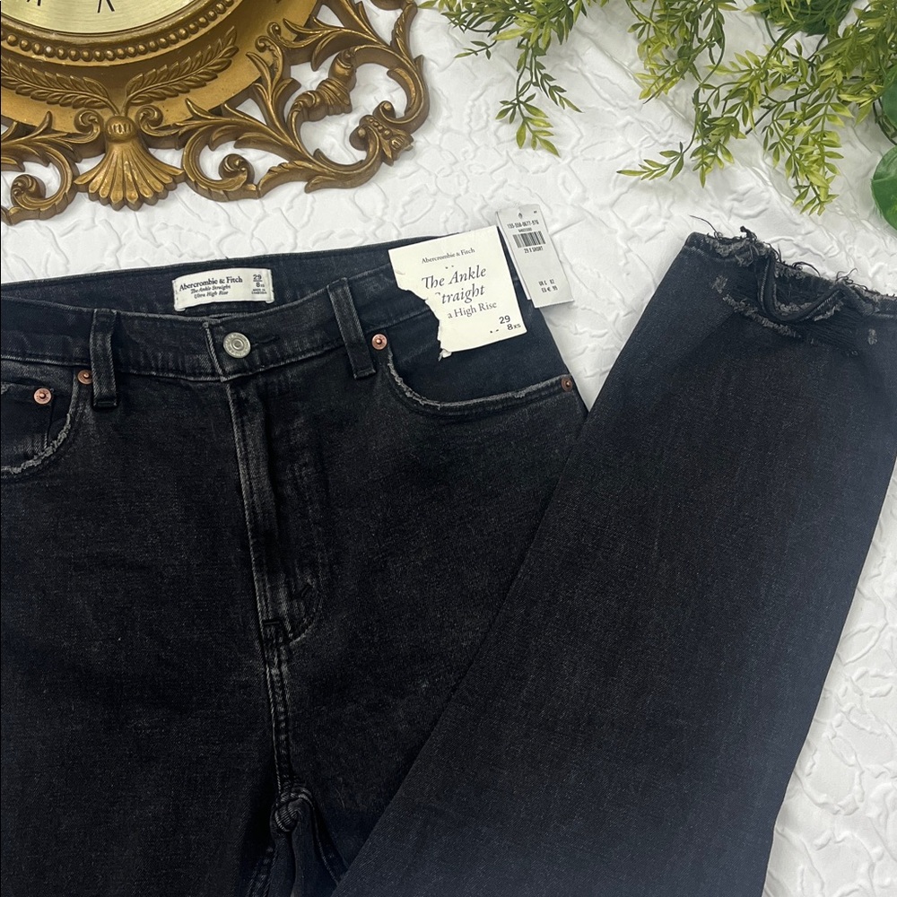 NWT The Ankle Straight Ultra High Rise Abercrombie and Fitch Jeans